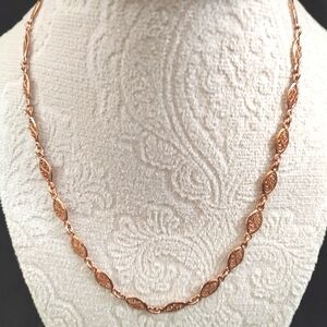 SALE ! Ncklace Rose Gold w a delicate cut out design, lobster claw closure.